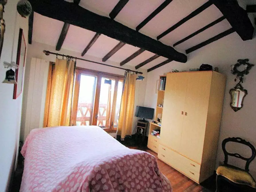 Immagine 20 di Casa colonica in vendita  a Camaiore