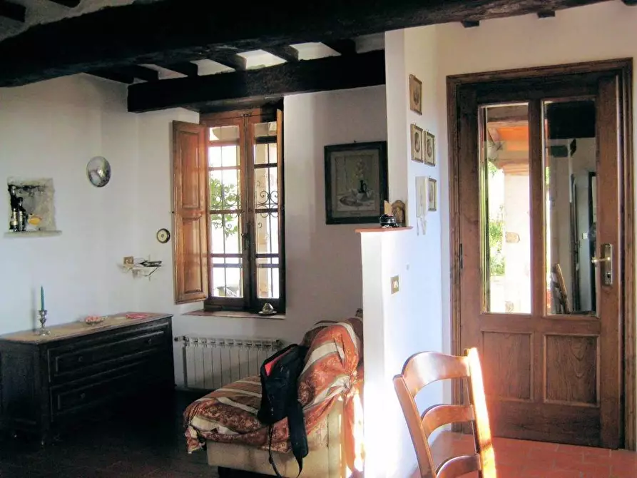 Immagine 21 di Casa colonica in vendita  a Camaiore