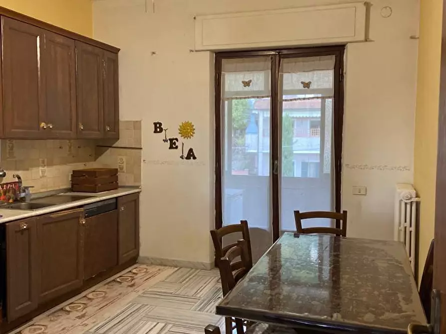 Immagine 3 di Appartamento in vendita  a Massa