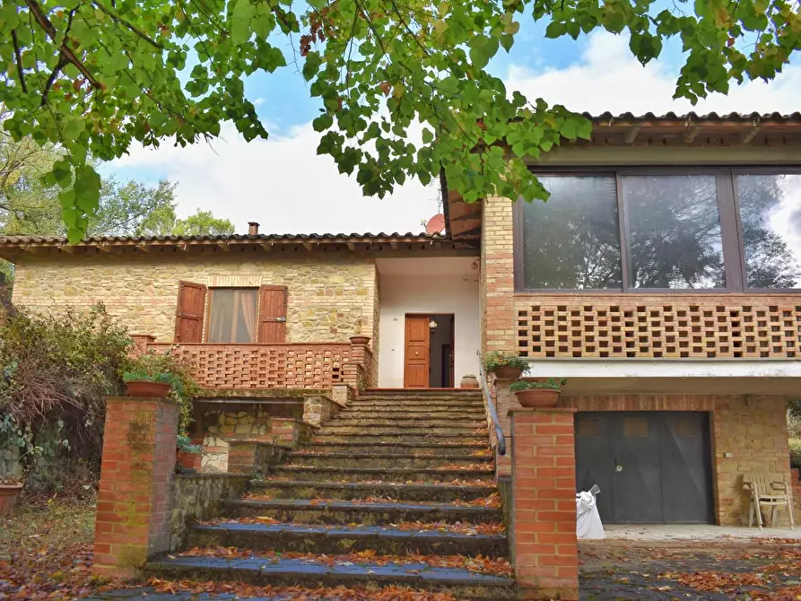 Immagine 2 di Villa in vendita  a San Gimignano