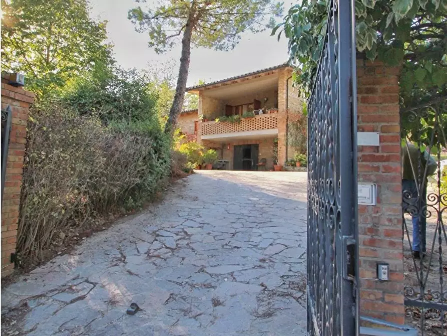 Immagine 14 di Villa in vendita  a San Gimignano