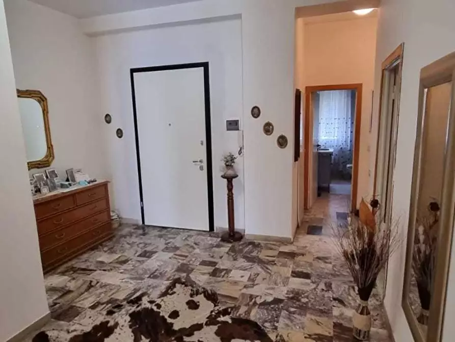 Immagine 10 di Appartamento in vendita  a Massa