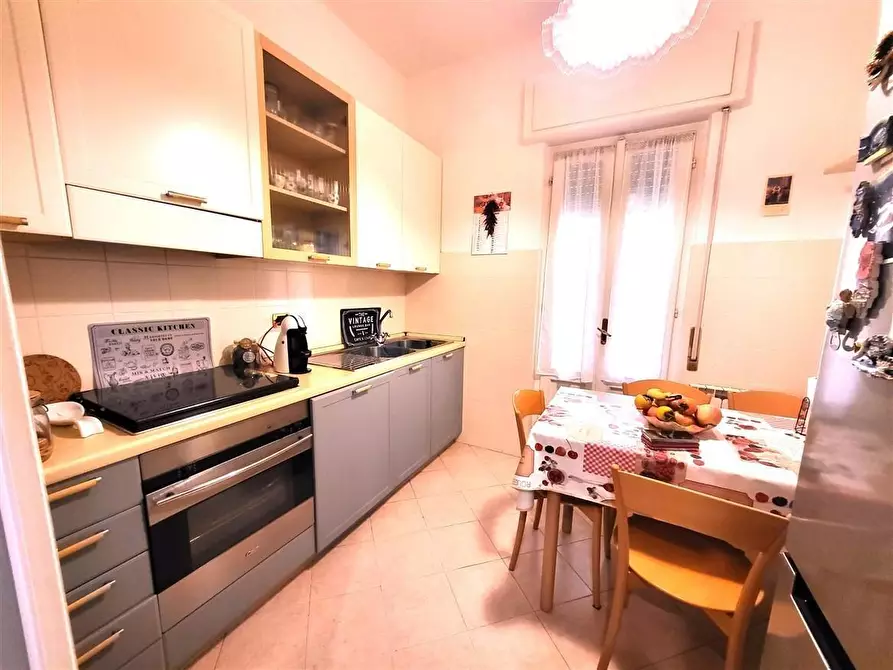 Immagine 3 di Appartamento in vendita  a Massa