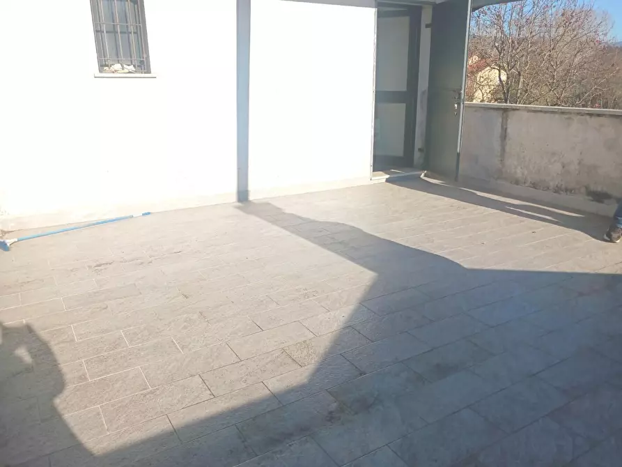 Immagine 9 di Locale commerciale in affitto  a Lucca