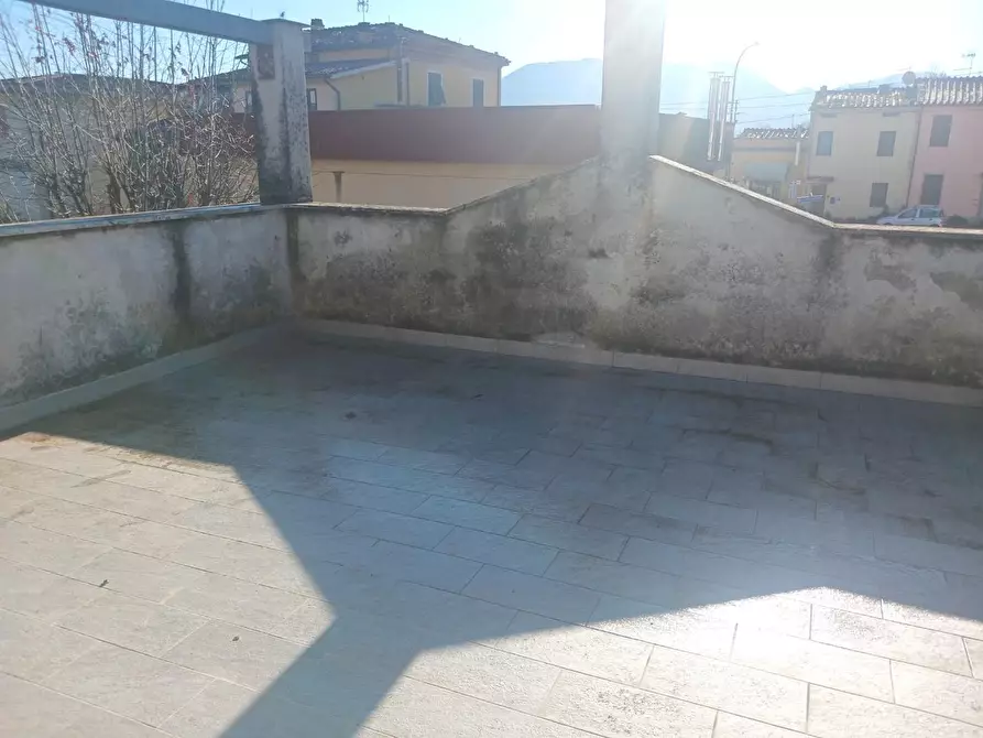 Immagine 10 di Locale commerciale in affitto  a Lucca