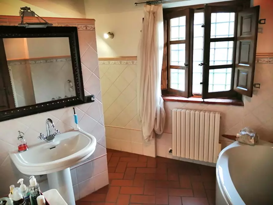 Immagine 23 di Rustico / casale in vendita  a Lucca