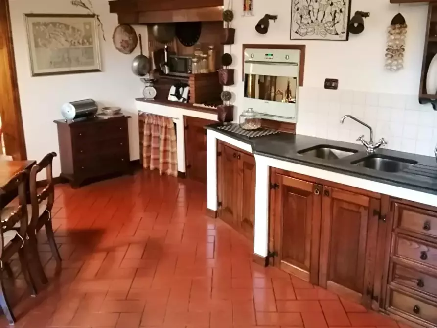 Immagine 13 di Rustico / casale in vendita  a Lucca