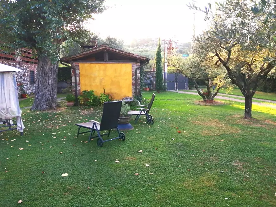 Immagine 6 di Rustico / casale in vendita  a Lucca
