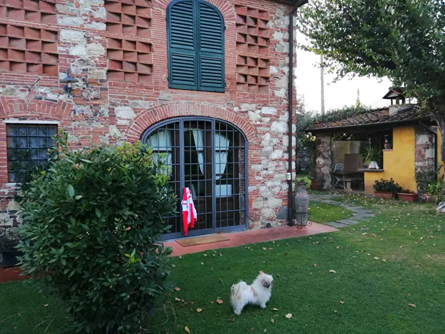 Immagine 2 di Rustico / casale in vendita  a Lucca