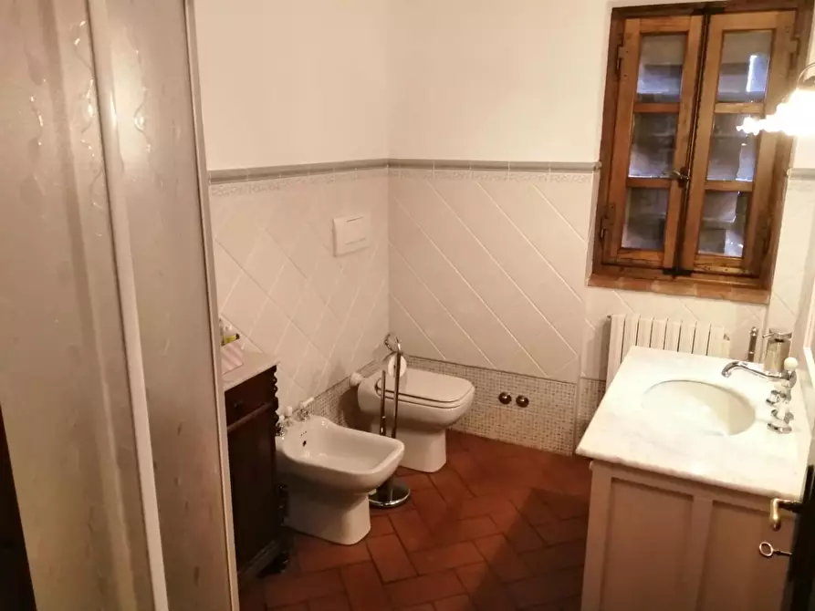 Immagine 15 di Rustico / casale in vendita  a Lucca