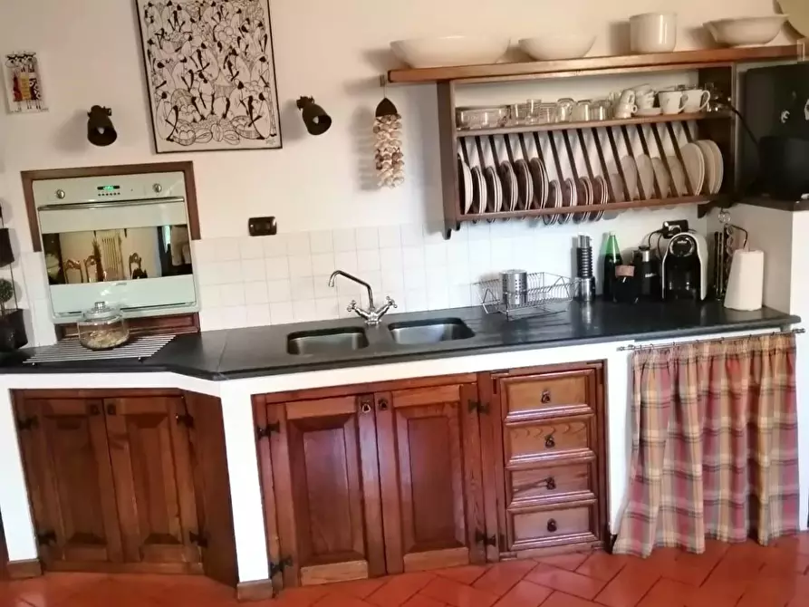 Immagine 14 di Rustico / casale in vendita  a Lucca