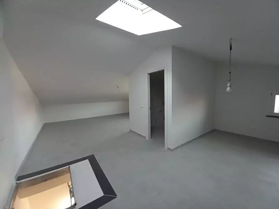 Immagine 9 di Appartamento in vendita  a Pontedera