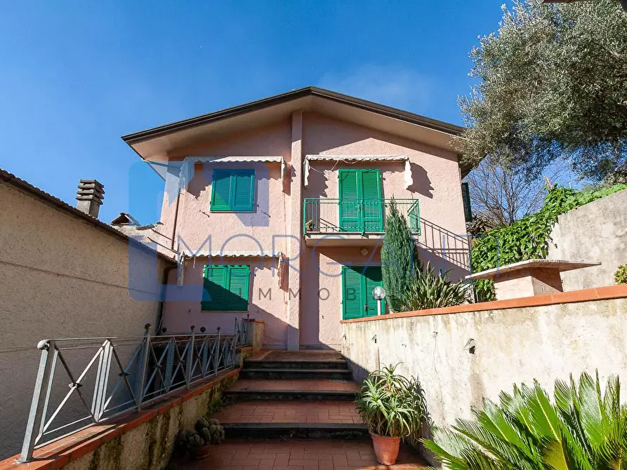 Immagine 1 di Casa semindipendente in vendita  a Pietrasanta