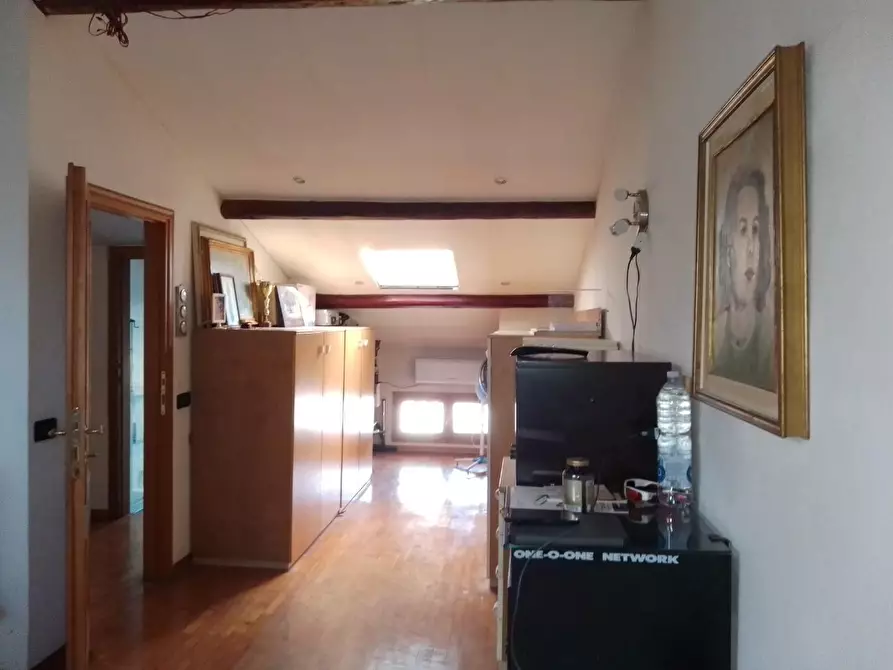 Immagine 10 di Villa in vendita  a Viareggio