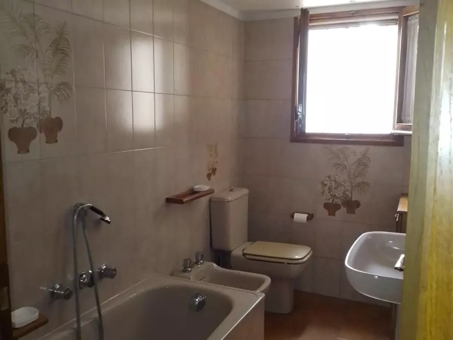 Immagine 12 di Villa in vendita  a Viareggio