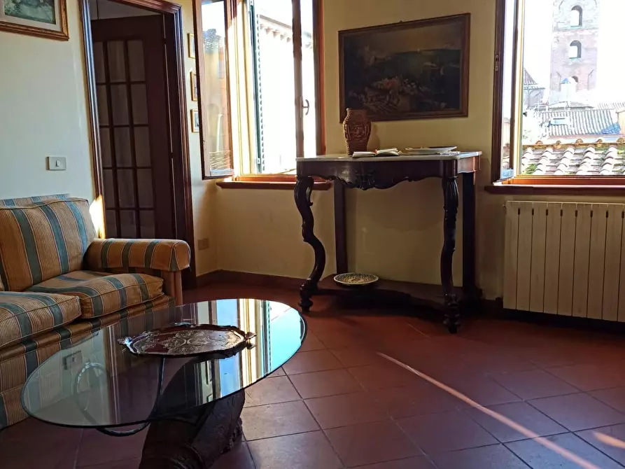 Immagine 5 di Appartamento in vendita  a Lucca