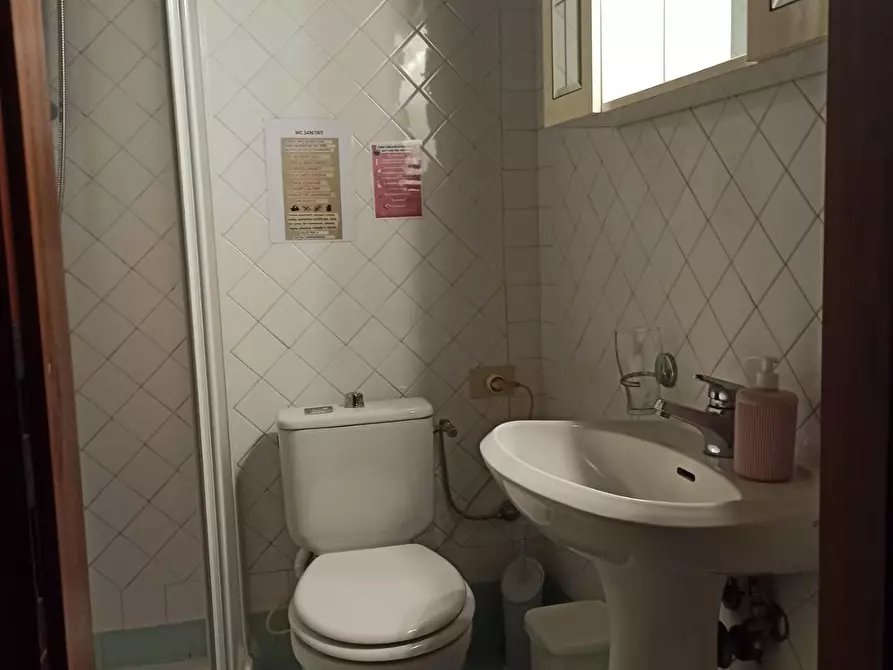 Immagine 16 di Appartamento in vendita  a Lucca