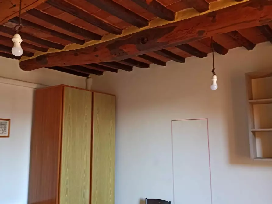 Immagine 10 di Appartamento in vendita  a Lucca