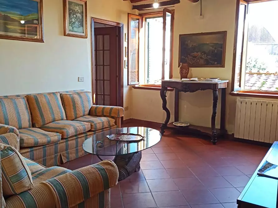 Immagine 4 di Appartamento in vendita  a Lucca