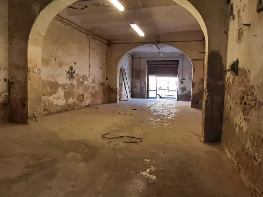 Immagine 3 di Locale commerciale in vendita  a Cecina