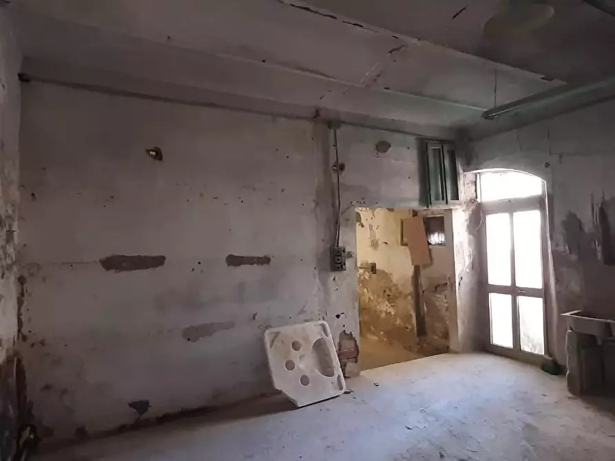 Immagine 8 di Locale commerciale in vendita  a Cecina