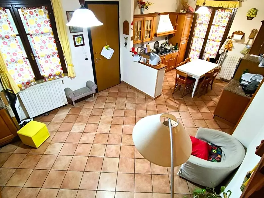 Immagine 1 di Casa trifamiliare in vendita  a Cecina
