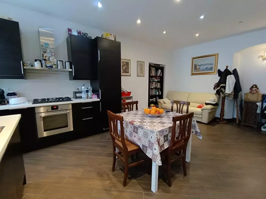 Immagine 10 di Appartamento in vendita  a Carrara