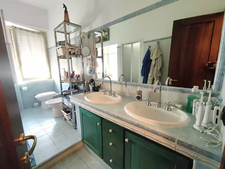 Immagine 18 di Appartamento in vendita  a Massa