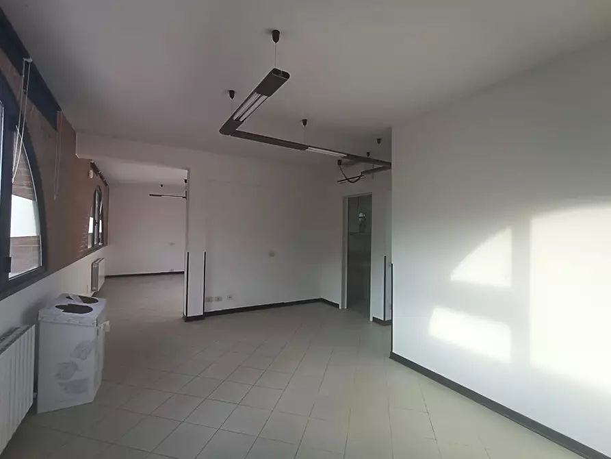 Immagine 5 di Ufficio in affitto  a Coreglia Antelminelli