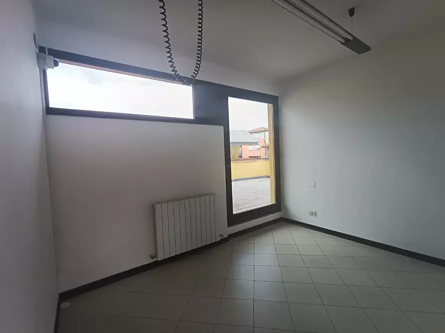 Immagine 3 di Ufficio in affitto  a Coreglia Antelminelli
