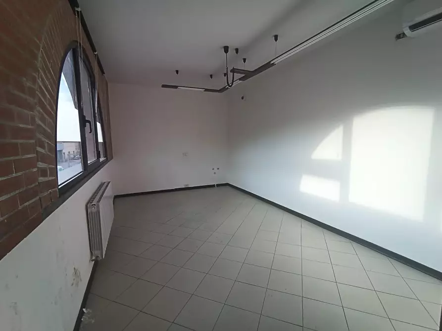 Immagine 6 di Ufficio in affitto  a Coreglia Antelminelli