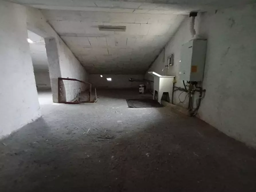 Immagine 12 di Appartamento in vendita  a Lucca