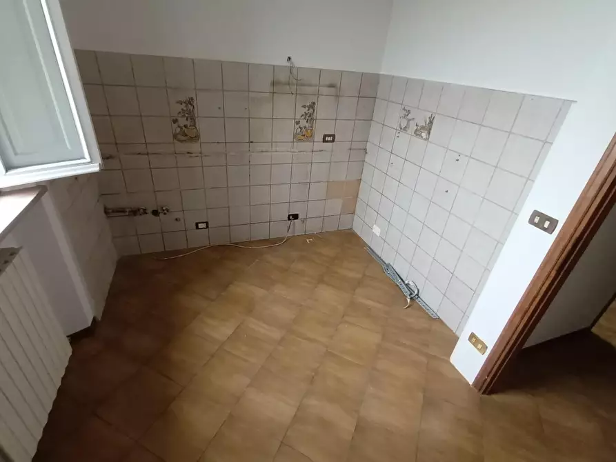 Immagine 9 di Appartamento in vendita  a Lucca