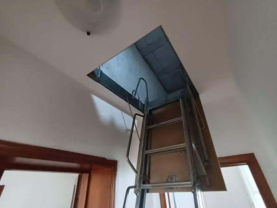 Immagine 18 di Appartamento in vendita  a Lucca