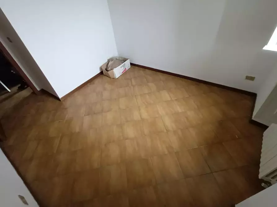 Immagine 27 di Appartamento in vendita  a Lucca