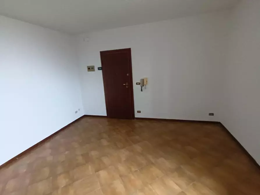 Immagine 33 di Appartamento in vendita  a Lucca