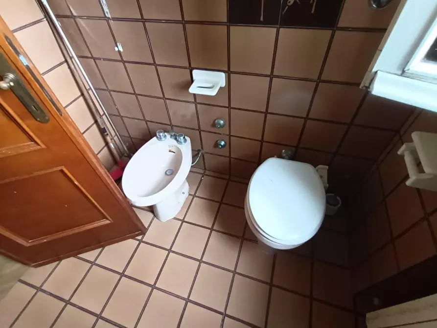 Immagine 22 di Appartamento in vendita  a Lucca