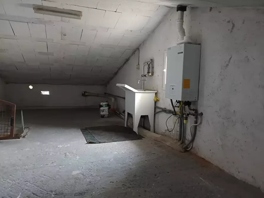 Immagine 11 di Appartamento in vendita  a Lucca