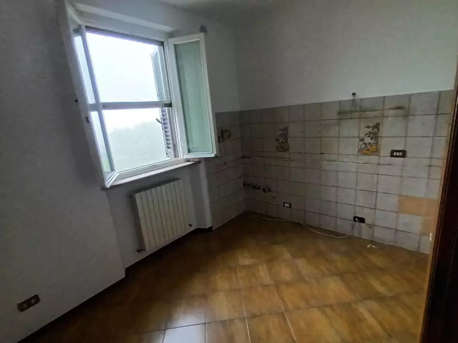 Immagine 10 di Appartamento in vendita  a Lucca