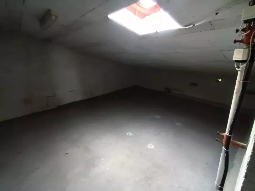 Immagine 17 di Appartamento in vendita  a Lucca