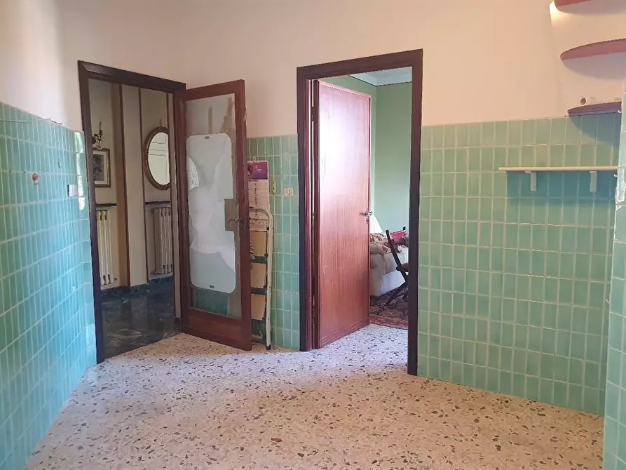 Immagine 9 di Appartamento in vendita  a Massa