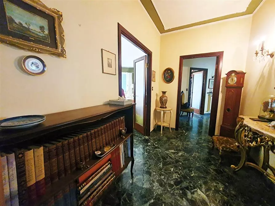 Immagine 2 di Appartamento in vendita  a Massa