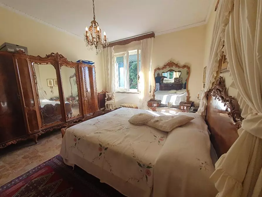 Immagine 16 di Appartamento in vendita  a Massa