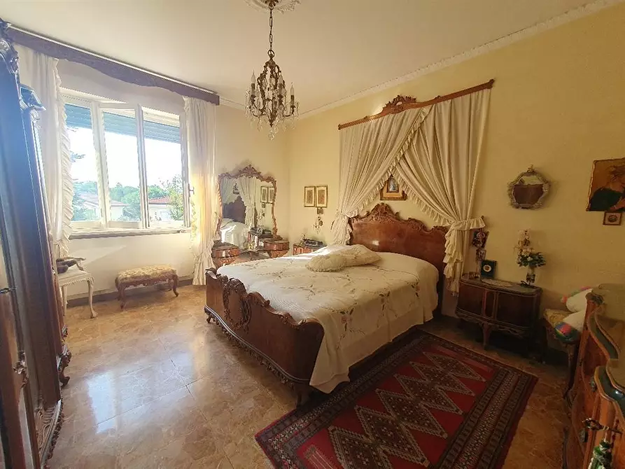 Immagine 17 di Appartamento in vendita  a Massa