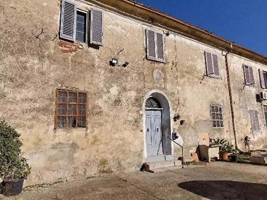 Immagine 1 di Casa colonica in vendita  a Pistoia