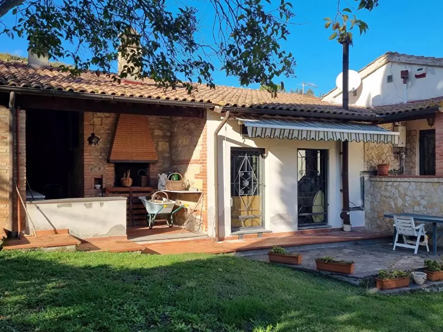 Immagine 22 di Casa colonica in vendita  a Collesalvetti