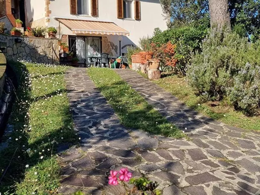 Immagine 8 di Casa colonica in vendita  a Collesalvetti