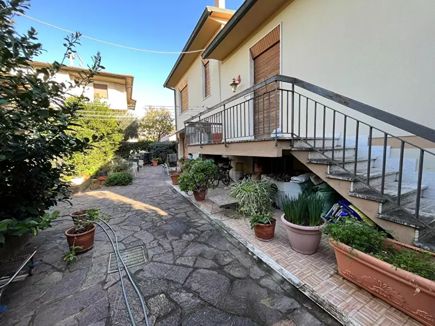 Immagine 41 di Villa in vendita  a Cascina