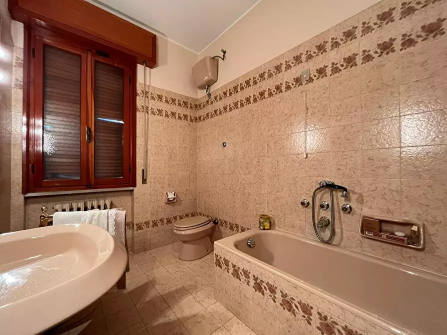 Immagine 25 di Villa in vendita  a Cascina