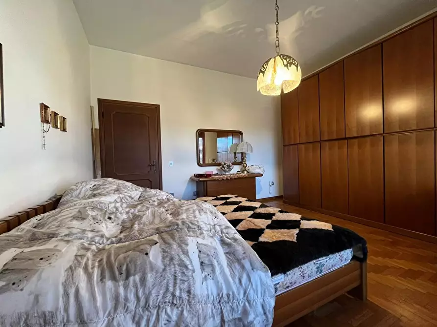 Immagine 23 di Villa in vendita  a Cascina